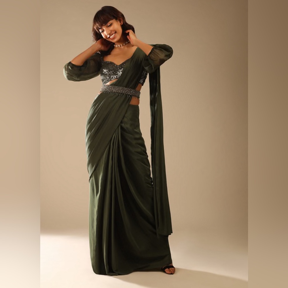 Henna Green Ready Pleated Saree In Crepe Moti Belt And Balloon Sleeves